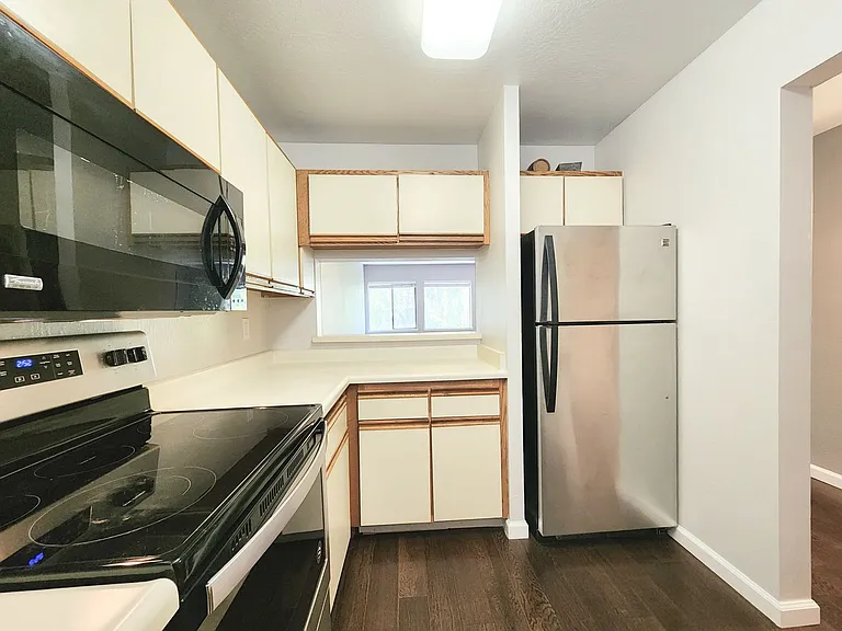320 Peninsula Ave #213 — Photo 14