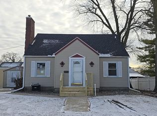 719 1/2 N Brinton Ave, Dixon, IL 61021