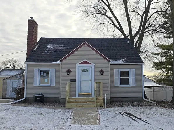 719 1/2 N Brinton Ave, Dixon, IL 61021