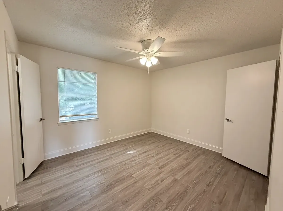 Building Photo - 601 Avenue G #J
