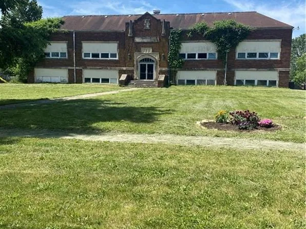 421 Locust St, Nortonville, KS 66060