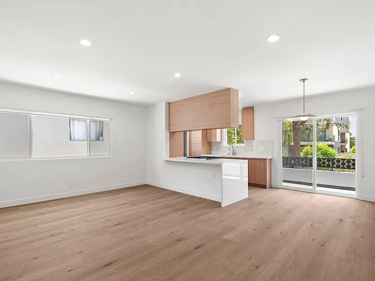 739 N Sweetzer Ave #6 — Photo 6