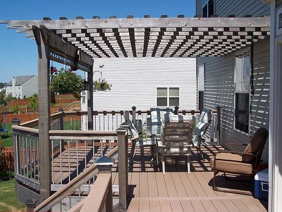 Exquisite deck off back of home