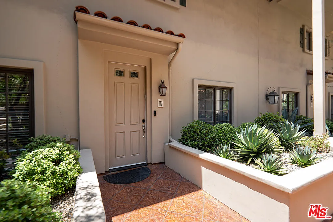 2 bed, 2.5 bath, 1875 sqft, $6,800 — Photo 3