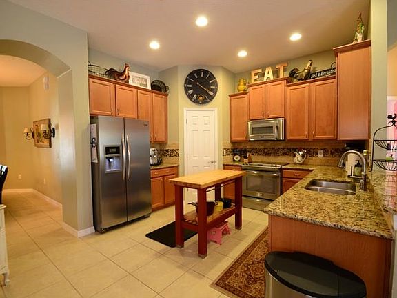 5th image of 590 Woodford Dr