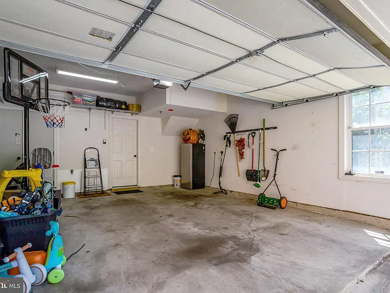 5228 Harold Secord St — Photo 44