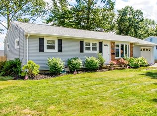 46 Rawlinson Dr, Coventry, RI 02816