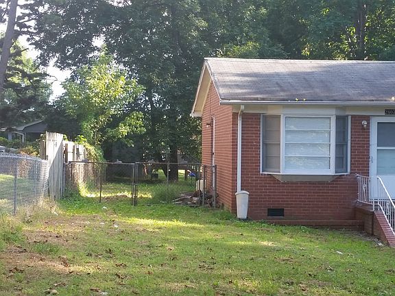 2nd image of 2807 Crescent Ln