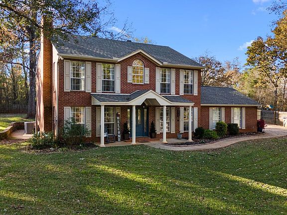 2nd image of 335 Royal Cir
