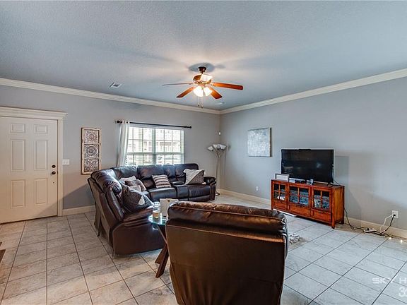 3rd image of 621 N Longfellow Ln