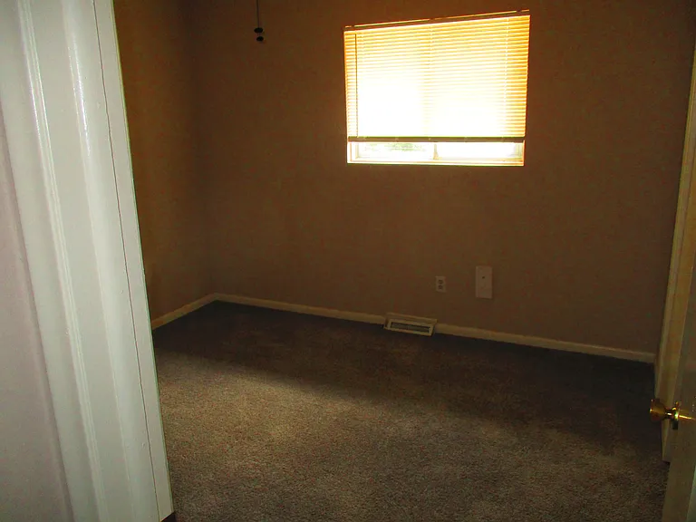 4940 Powell Ave #4940 — Photo 4