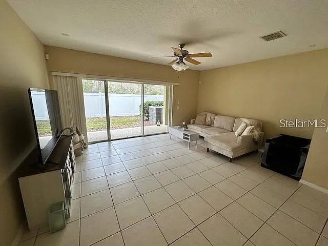2 bed, 2.5 bath, 1322 sqft, $1,875 — Photo 3