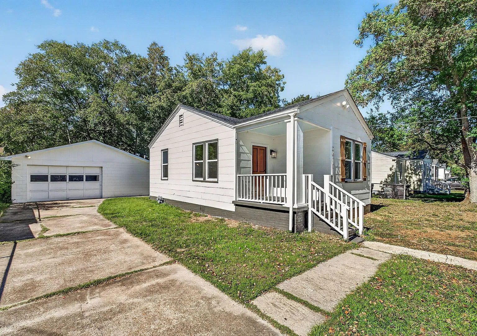 Convenient Living in North Charleston — Photo 3