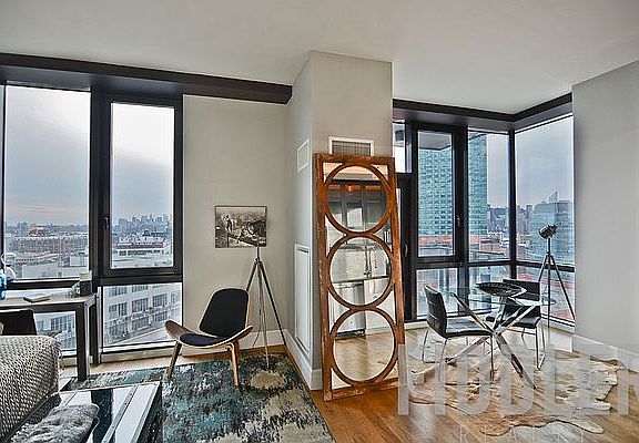 5th image of 4441 Purves St #1114