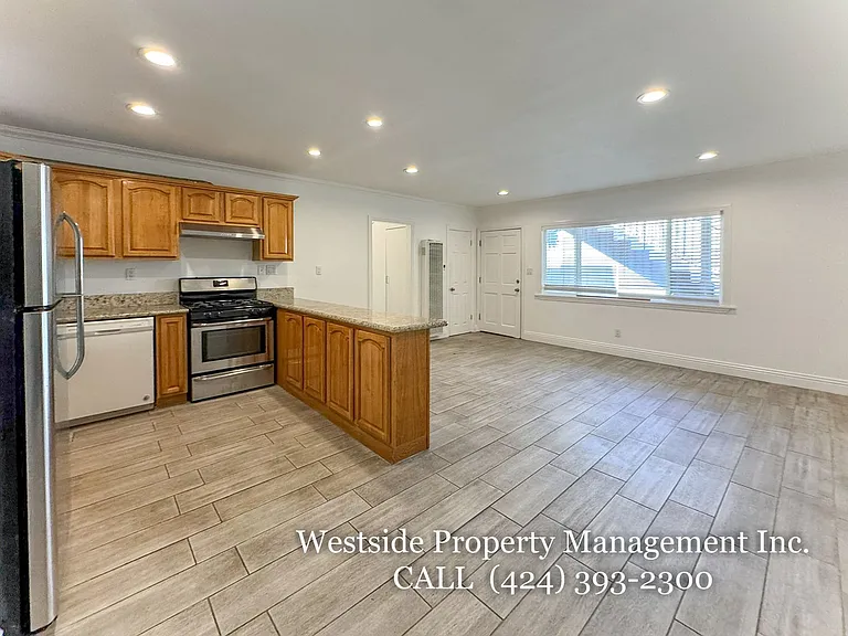 627 Westminster Ave #2 — Photo 5