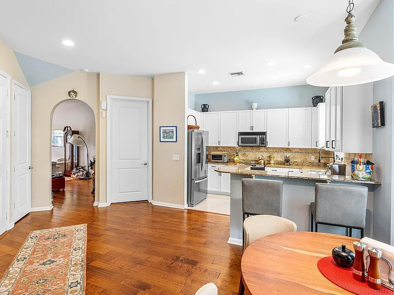 1875 Highland Grove Dr — Photo 8
