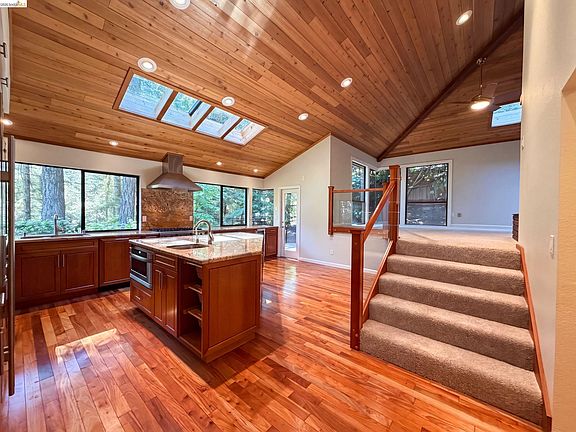 2nd image of 815 Wild Oak Dr