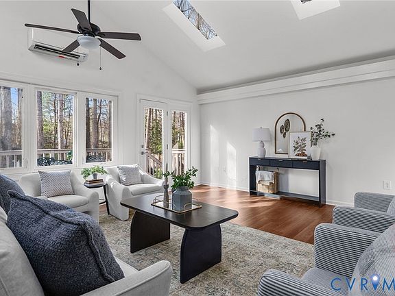 5th image of 10227 Falconbridge Dr