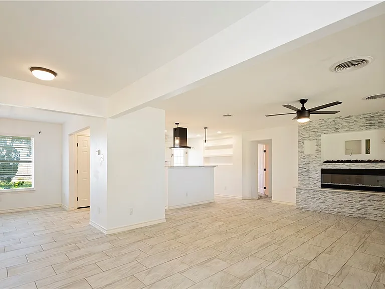 7629 Lang Rd — Photo 13