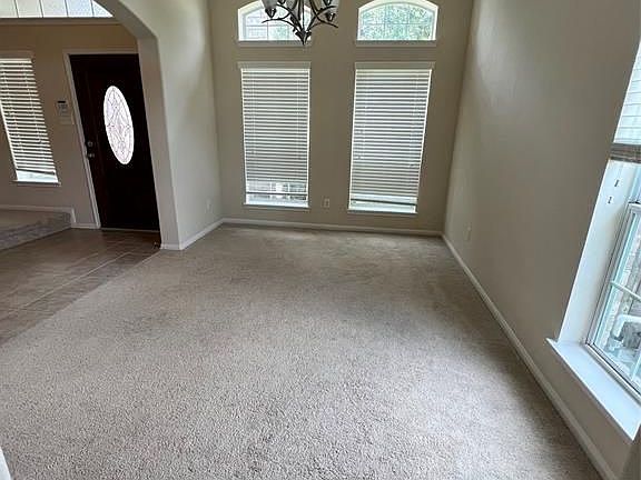 3rd image of 3909 Glenoak Dr