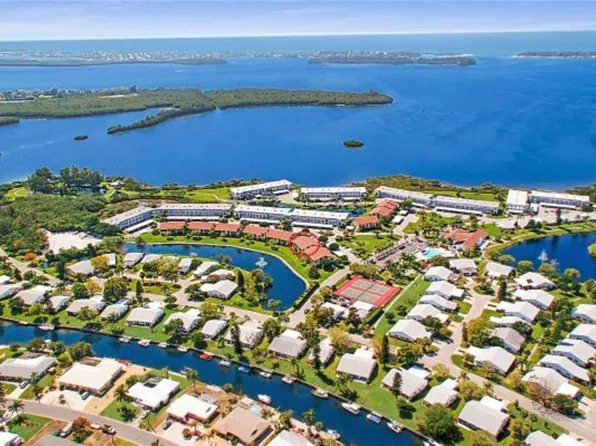 4857 Independence Dr, Bradenton, FL 34210