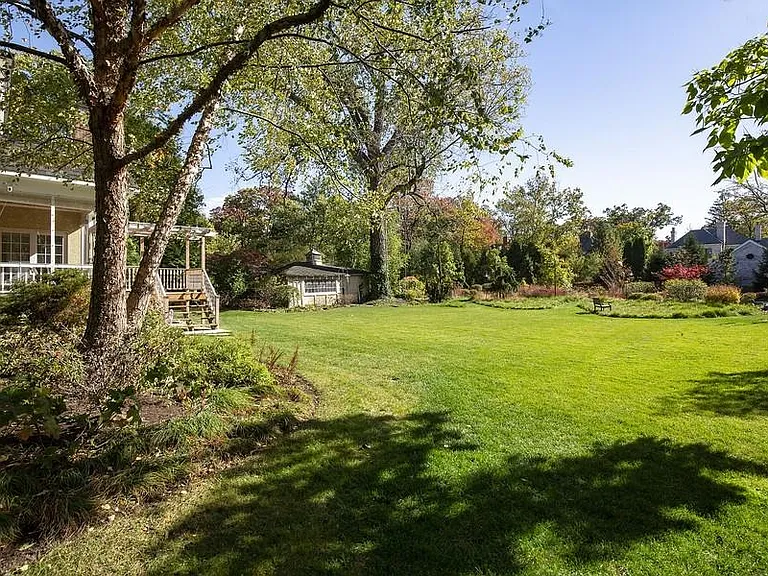 1100 Crescent Ln — Photo 19