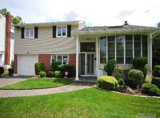 37 Patricia Ln, Syosset, NY 11791