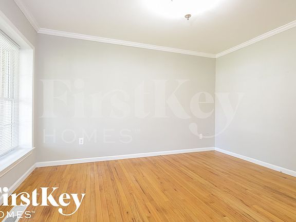 3rd image of 11321 Amboy Ln