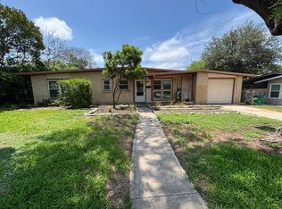 318 Sprucewood Ln, San Antonio, TX 78216