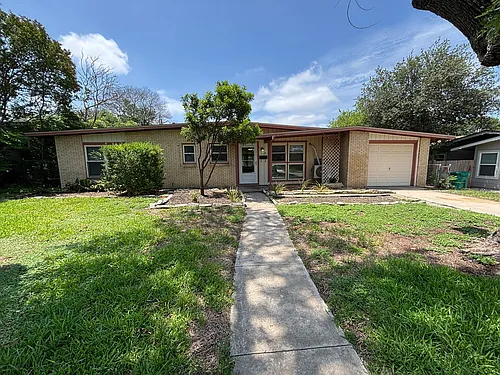 318 Sprucewood Ln Photo 1