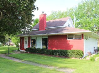 610 Garfield Ave, Farnhamville, IA 50538