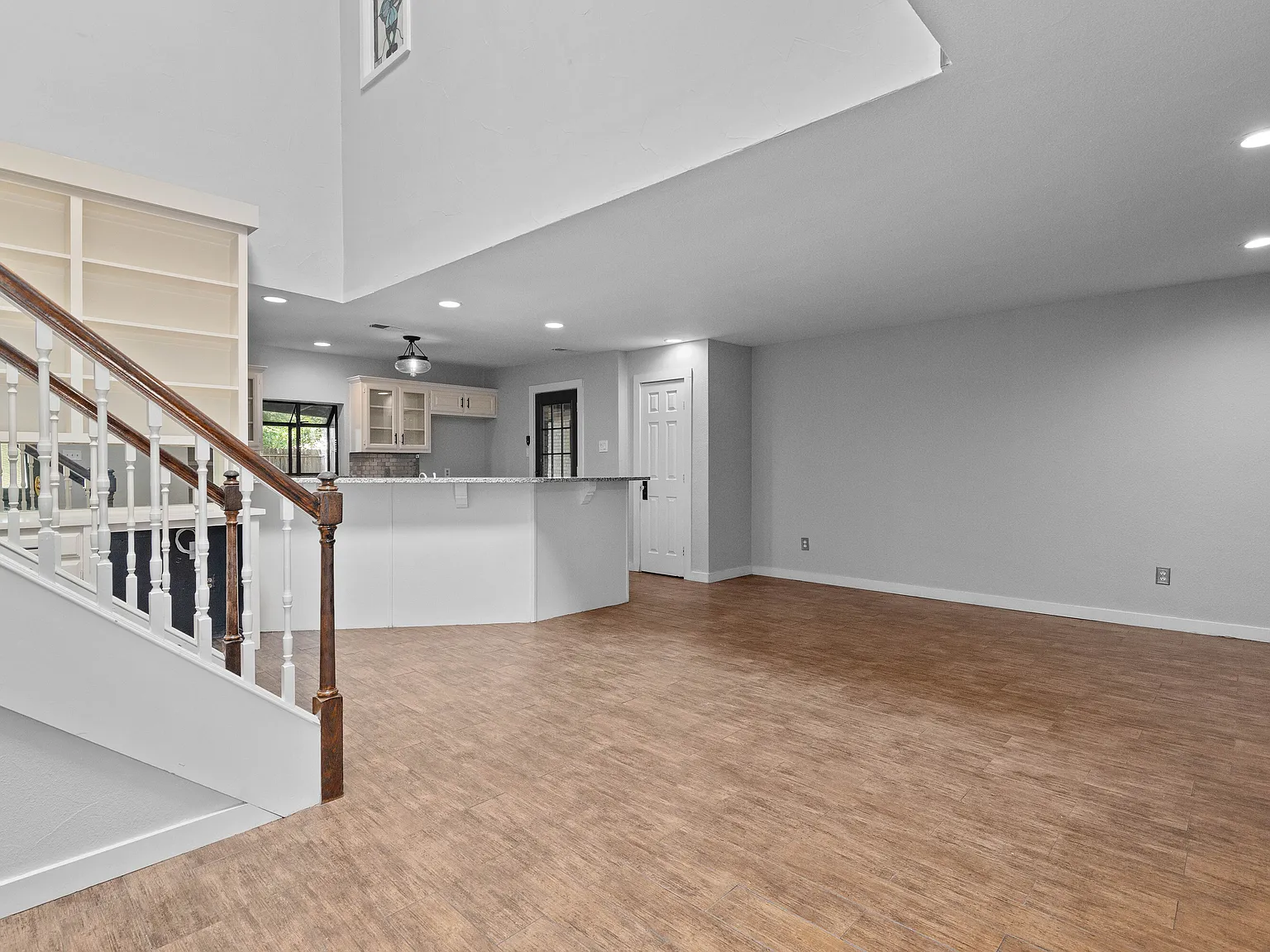 3 bed, 1989 sqft, $2,150 — Photo 4
