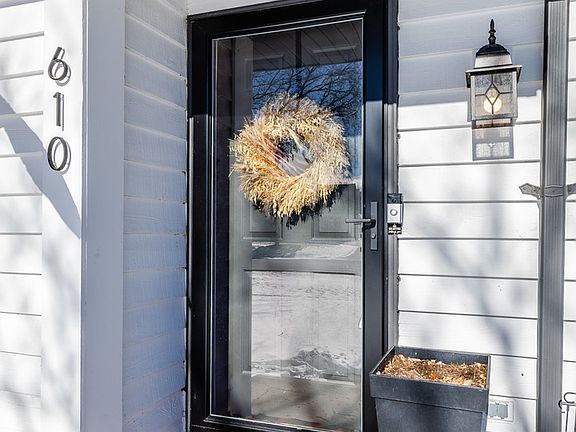 3rd image of 610 W Wegner Rd