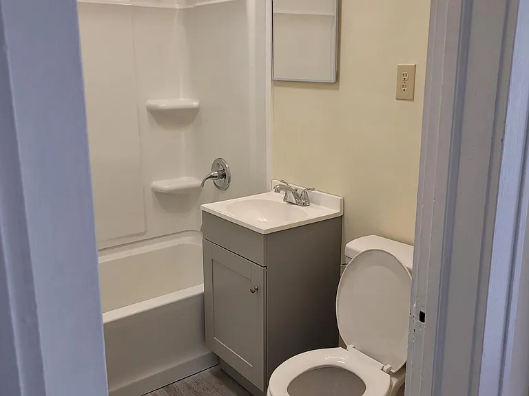 704 W Council St — Photo 8