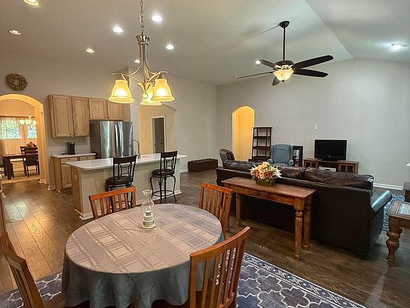 4th image of 522 Mountain Laurel Cir