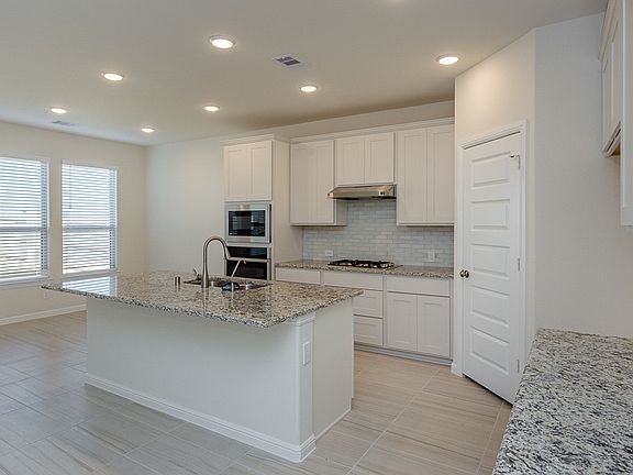3rd image of 8439 Oakland Heights Ln