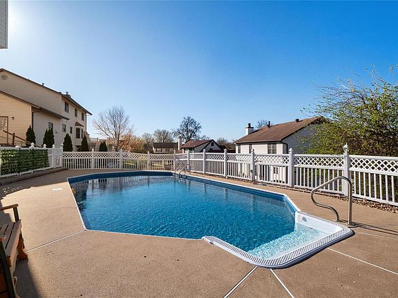 3rd image of 6 Depaul Hills Ct