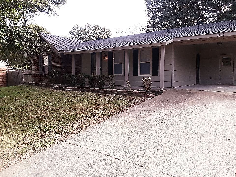 1st image of 3425 Castle Dr