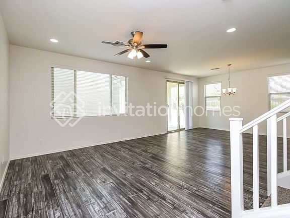 5th image of 884 S Pheasant Dr