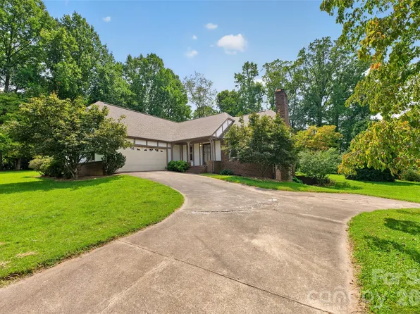 2923 Dogwood Dr, Claremont, NC 28610