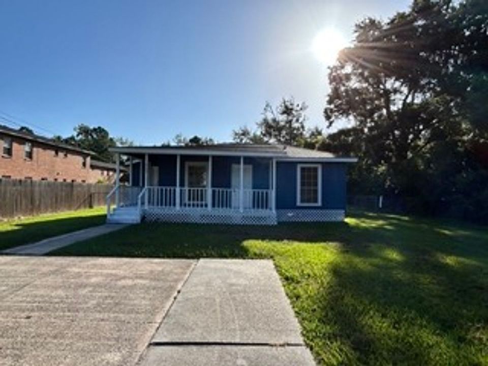 1st image of 212 Lawler Ave