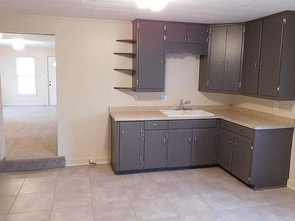 4th image of 1100 Park St