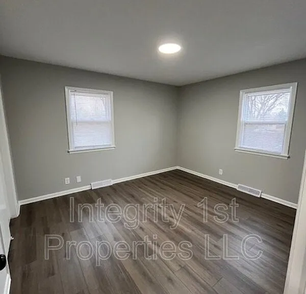6305 N Highland Ave — Photo 4
