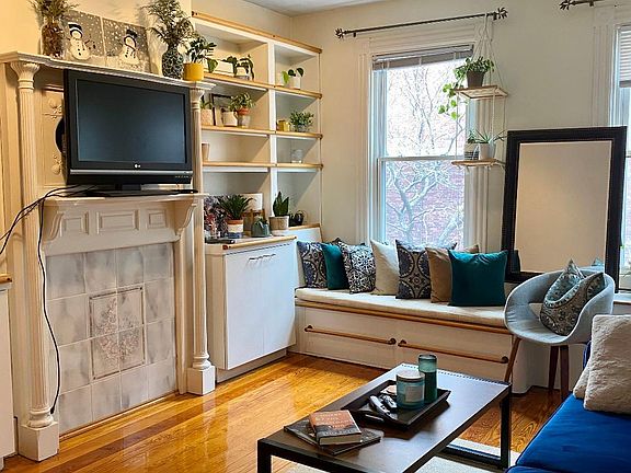2nd image of 74 Baldwin St #691