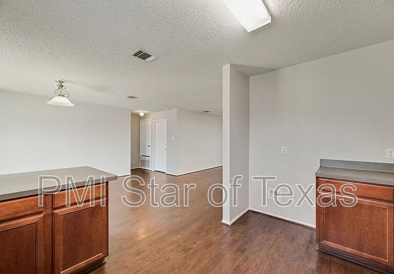 2061 Bliss Rd — Photo 15