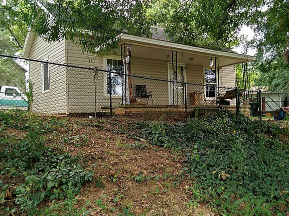 5th image of 822 Grace St