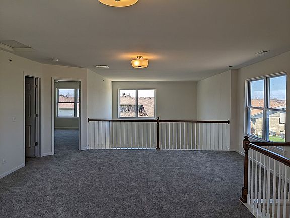 4th image of 969 Regent Dr