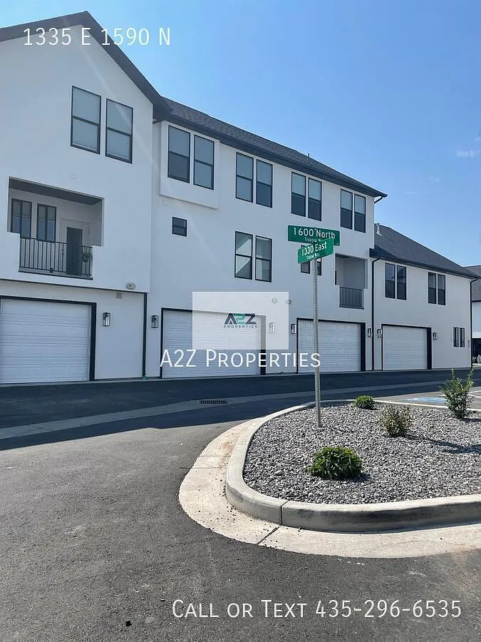 3 bed, 2.5 bath, 1957 sqft, $1,800 — Photo 1