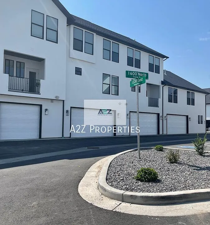1335 E 1590 N