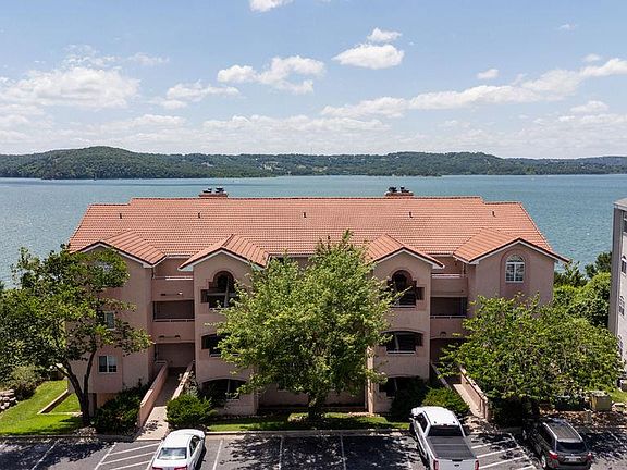 2nd image of 700 Emerald Pointe Dr APT 101